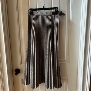 Banana Republic pleated skirt. NWT